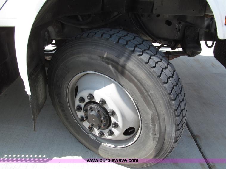 image for item F5072 1991 International 4800 digger derrick truck