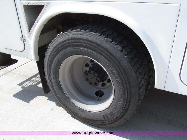 image for item F5072 1991 International 4800 digger derrick truck