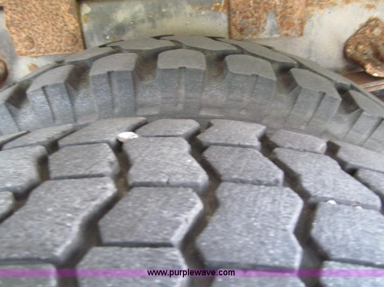 image for item F5072 1991 International 4800 digger derrick truck