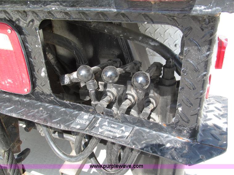 image for item F5072 1991 International 4800 digger derrick truck