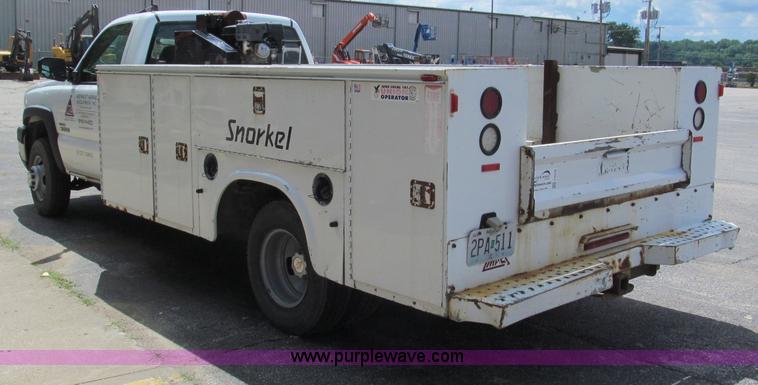 image for item F5078 2004 Chevrolet Silverado 3500 utility truck