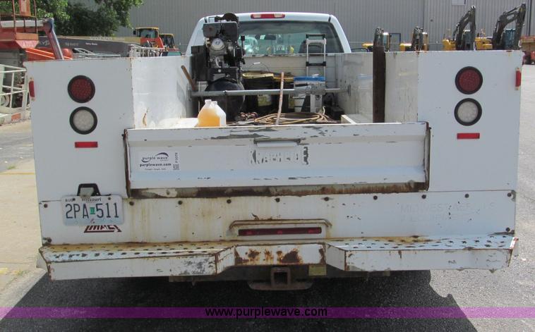 image for item F5078 2004 Chevrolet Silverado 3500 utility truck