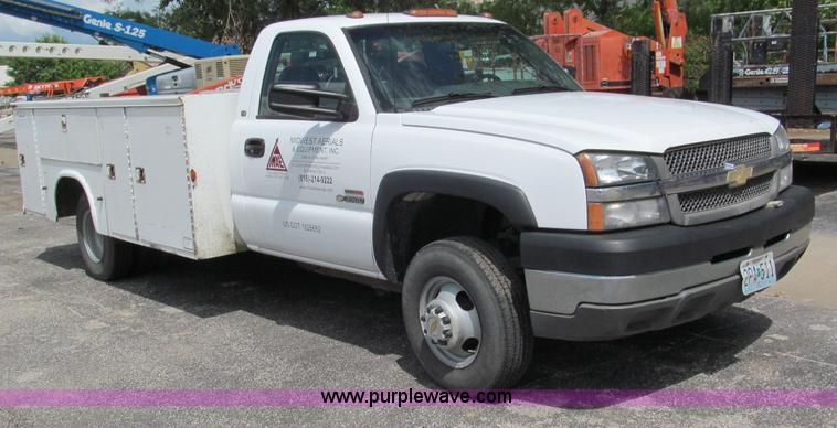 image for item F5078 2004 Chevrolet Silverado 3500 utility truck
