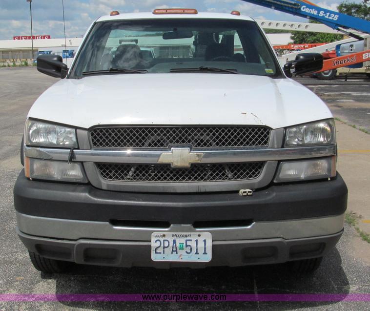 image for item F5078 2004 Chevrolet Silverado 3500 utility truck