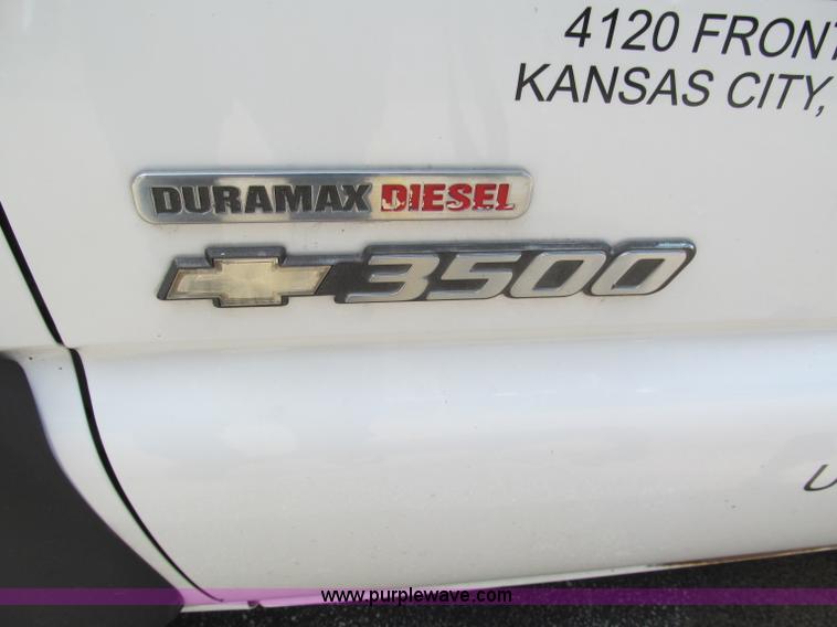 image for item F5078 2004 Chevrolet Silverado 3500 utility truck