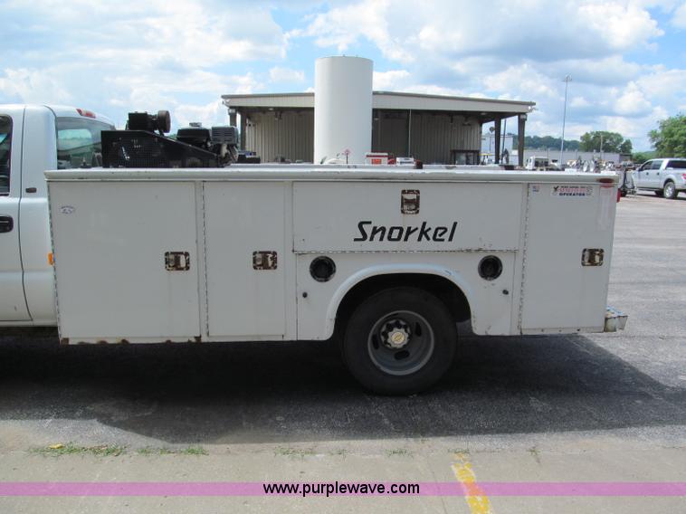 image for item F5078 2004 Chevrolet Silverado 3500 utility truck