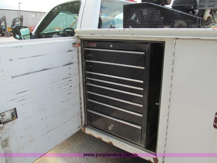 image for item F5078 2004 Chevrolet Silverado 3500 utility truck