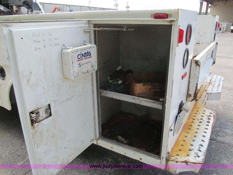 image for item F5078 2004 Chevrolet Silverado 3500 utility truck