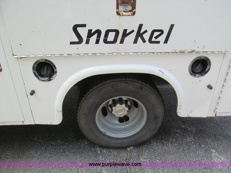 image for item F5078 2004 Chevrolet Silverado 3500 utility truck