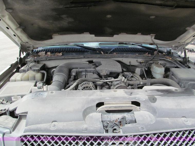 image for item F5078 2004 Chevrolet Silverado 3500 utility truck