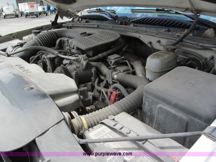 image for item F5078 2004 Chevrolet Silverado 3500 utility truck