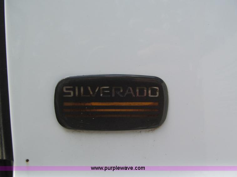image for item F5078 2004 Chevrolet Silverado 3500 utility truck
