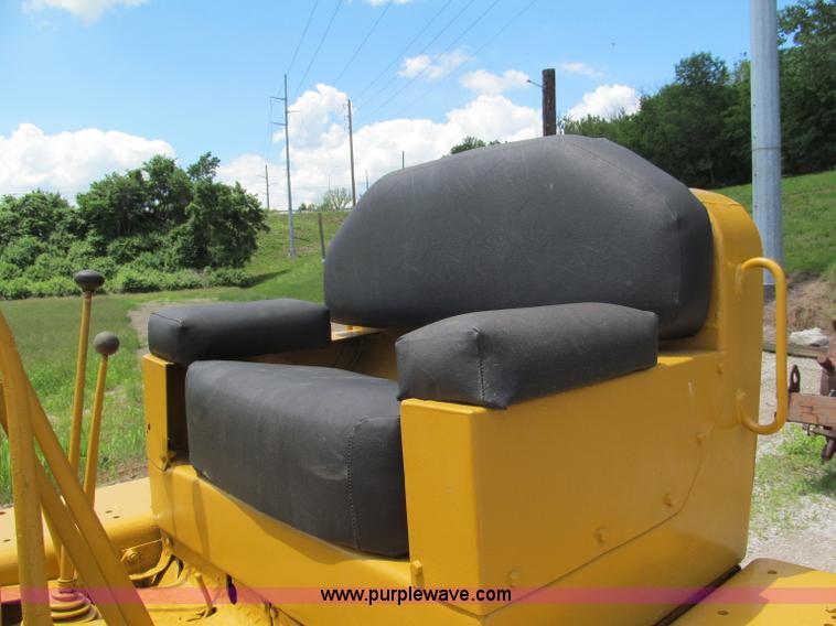 image for item F5090 Caterpillar D6 dozer