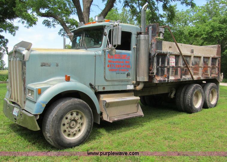 image for item F5102 1985 Kenworth W900 dump truck