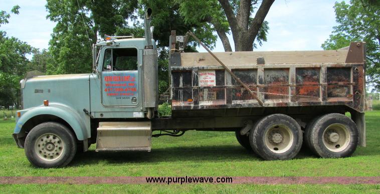 image for item F5102 1985 Kenworth W900 dump truck