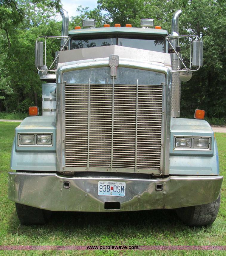image for item F5102 1985 Kenworth W900 dump truck