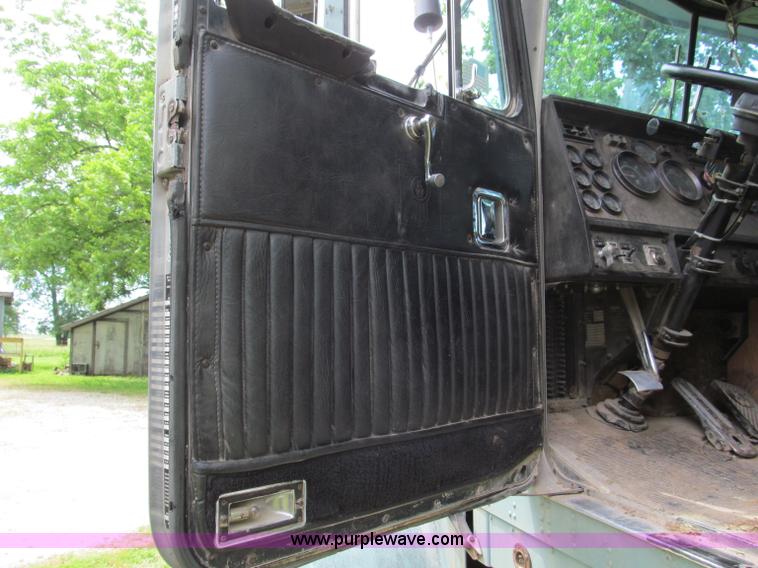 image for item F5102 1985 Kenworth W900 dump truck