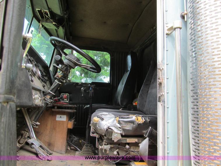 image for item F5102 1985 Kenworth W900 dump truck