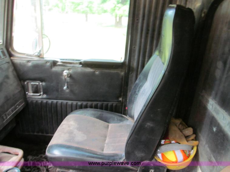 image for item F5102 1985 Kenworth W900 dump truck