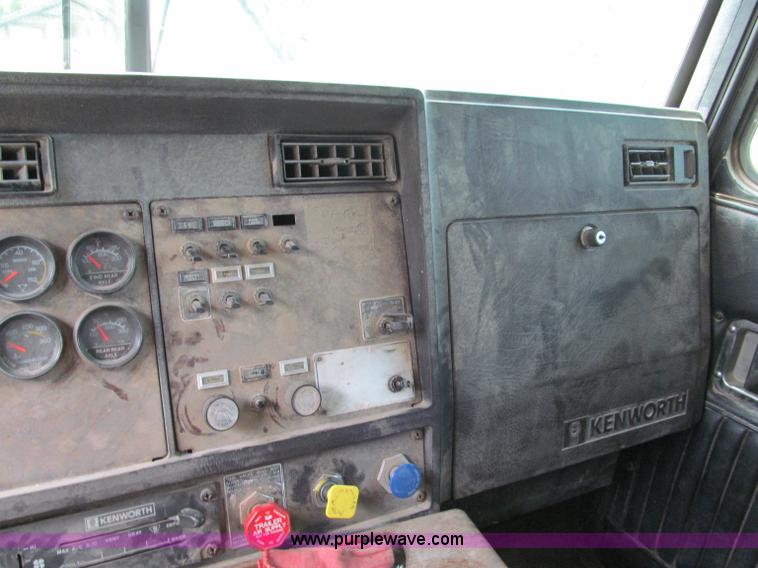 image for item F5102 1985 Kenworth W900 dump truck