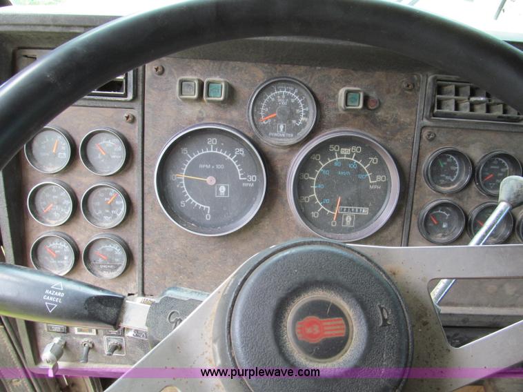 image for item F5102 1985 Kenworth W900 dump truck