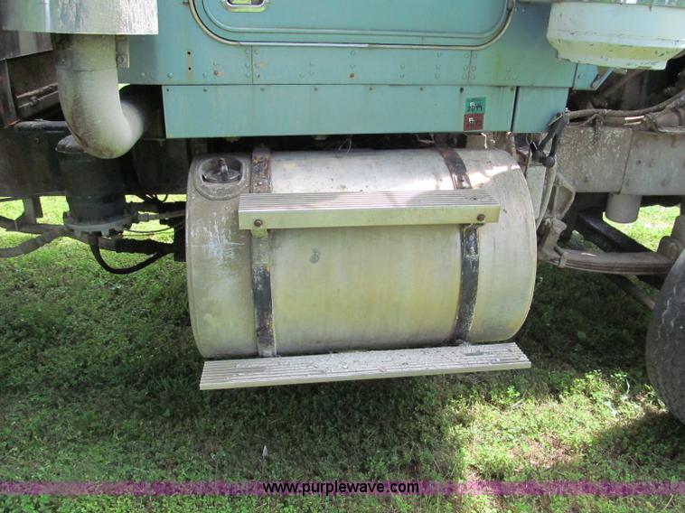 image for item F5102 1985 Kenworth W900 dump truck