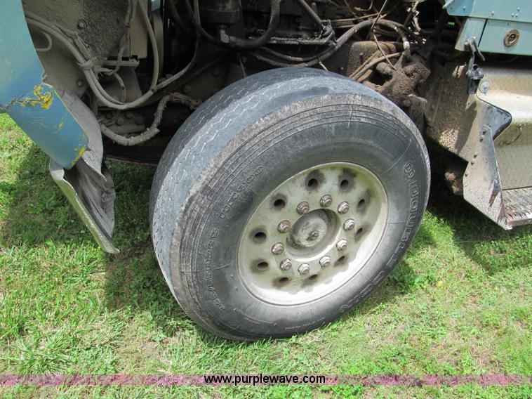 image for item F5102 1985 Kenworth W900 dump truck