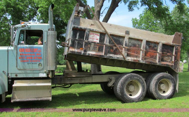image for item F5102 1985 Kenworth W900 dump truck
