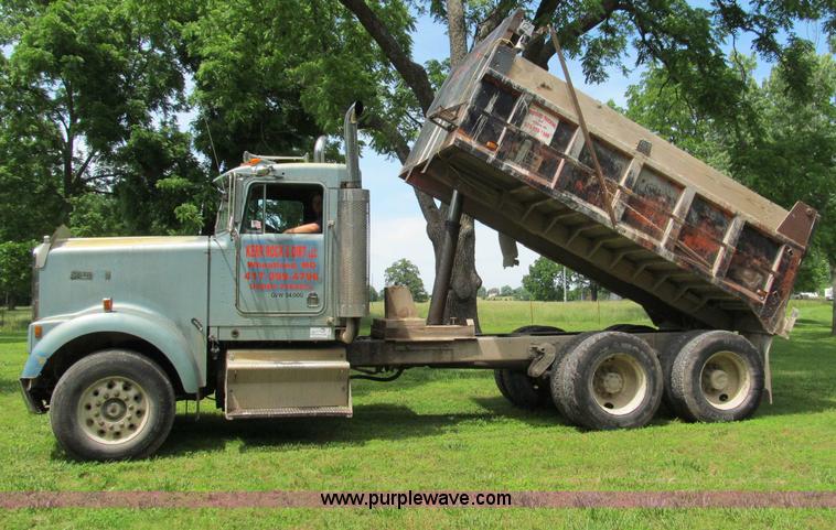 image for item F5102 1985 Kenworth W900 dump truck