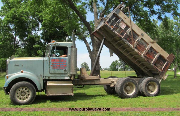 image for item F5102 1985 Kenworth W900 dump truck