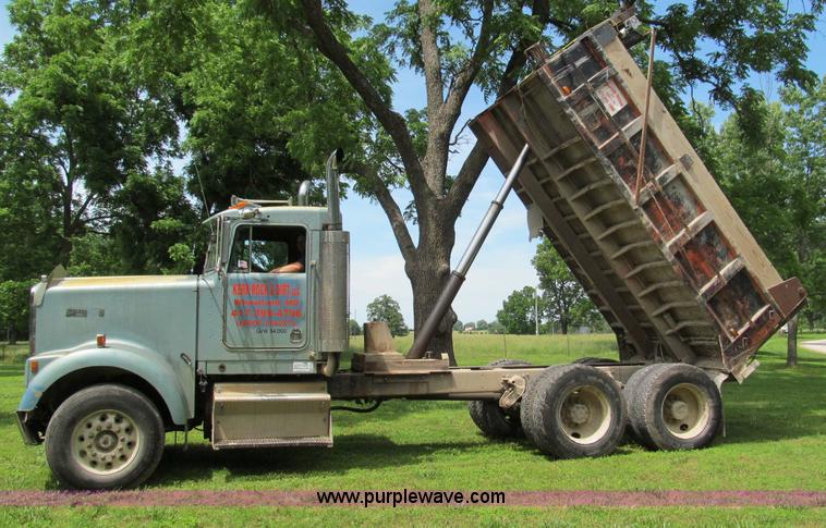 image for item F5102 1985 Kenworth W900 dump truck