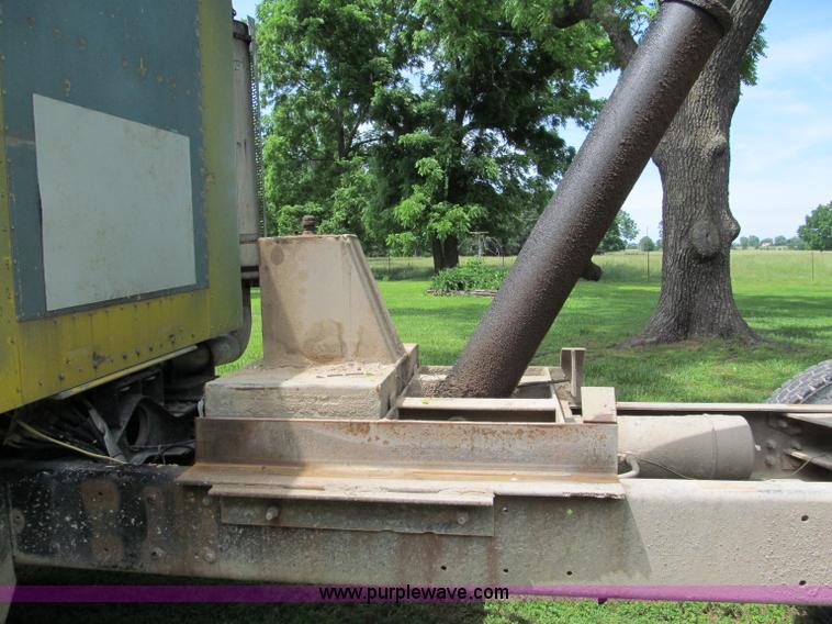 image for item F5102 1985 Kenworth W900 dump truck