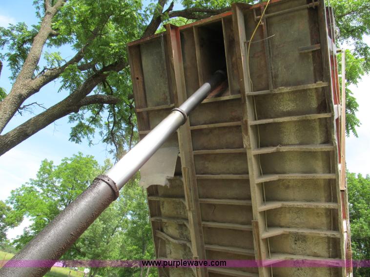 image for item F5102 1985 Kenworth W900 dump truck