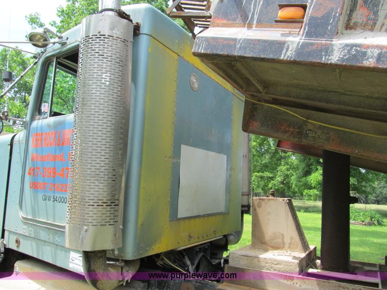 image for item F5102 1985 Kenworth W900 dump truck