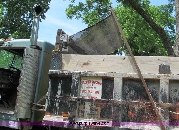 image for item F5102 1985 Kenworth W900 dump truck