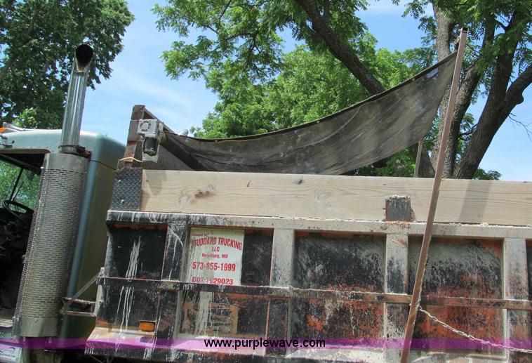 image for item F5102 1985 Kenworth W900 dump truck