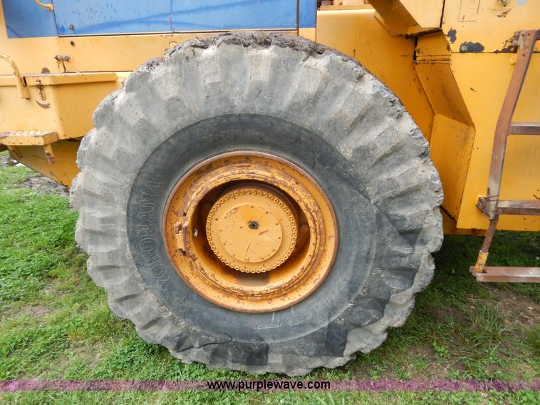 image for item G3205 1988 Kobelco LK900 wheel loader