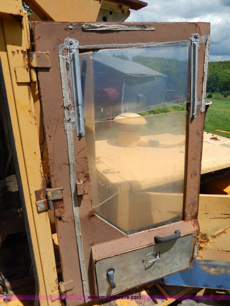 image for item G3205 1988 Kobelco LK900 wheel loader