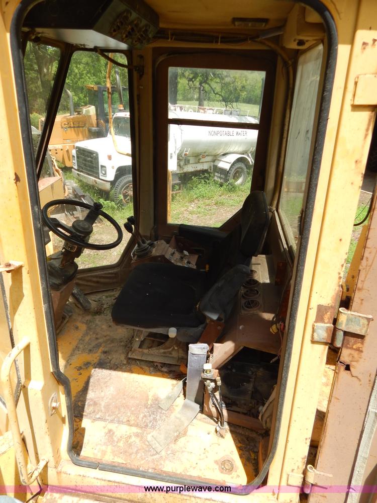 image for item G3205 1988 Kobelco LK900 wheel loader