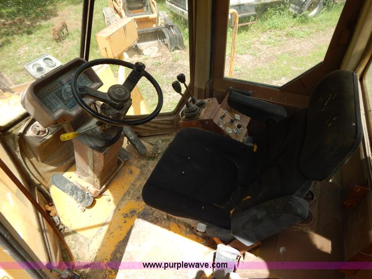 image for item G3205 1988 Kobelco LK900 wheel loader