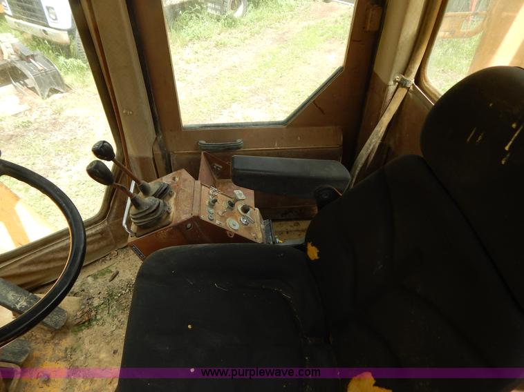 image for item G3205 1988 Kobelco LK900 wheel loader