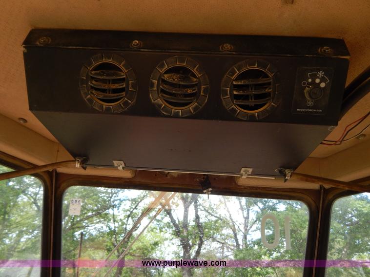 image for item G3205 1988 Kobelco LK900 wheel loader