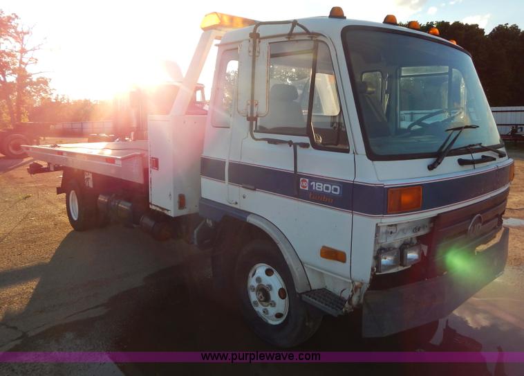 image for item G3218 1990 UD Nissan UD1800 rollback truck