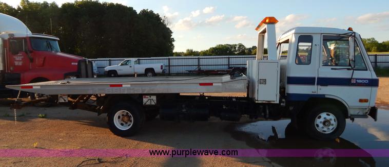 image for item G3218 1990 UD Nissan UD1800 rollback truck