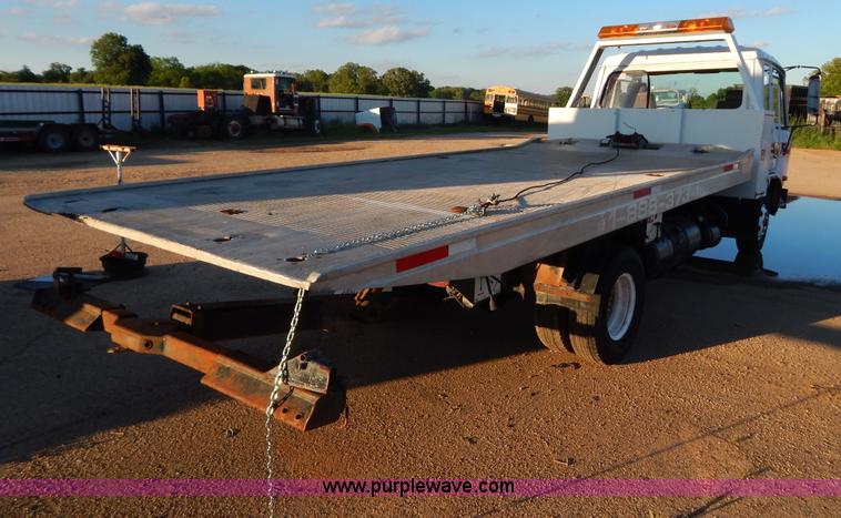 image for item G3218 1990 UD Nissan UD1800 rollback truck