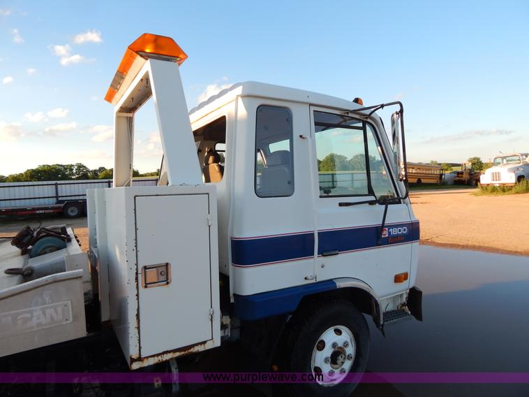 image for item G3218 1990 UD Nissan UD1800 rollback truck