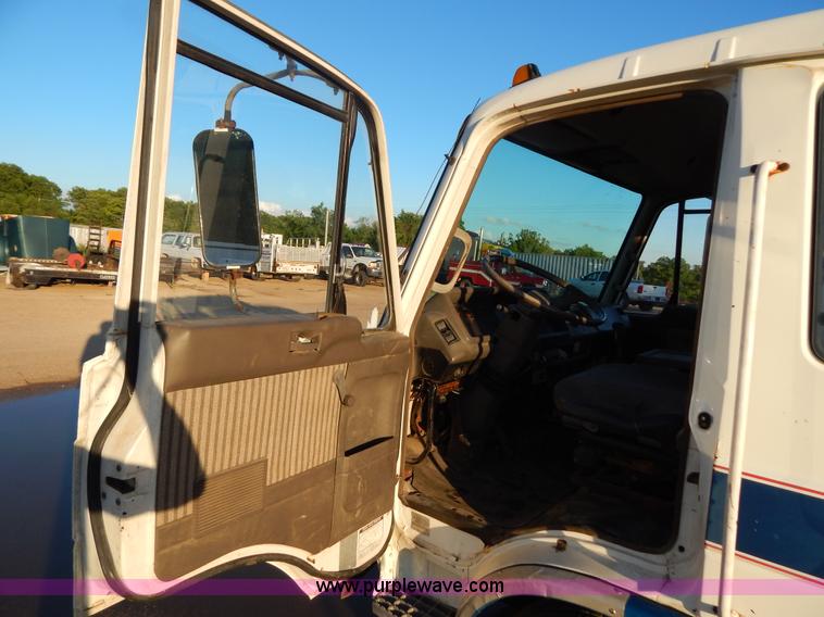 image for item G3218 1990 UD Nissan UD1800 rollback truck