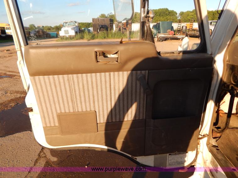 image for item G3218 1990 UD Nissan UD1800 rollback truck