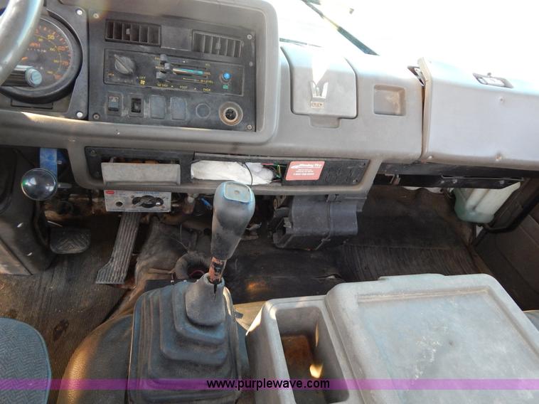 image for item G3218 1990 UD Nissan UD1800 rollback truck