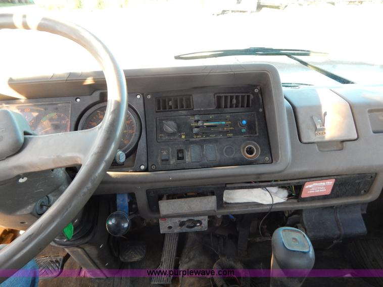 image for item G3218 1990 UD Nissan UD1800 rollback truck